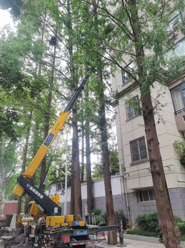 高空作業(yè)車租賃之超車技巧